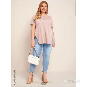 Plus solid slit hem tee